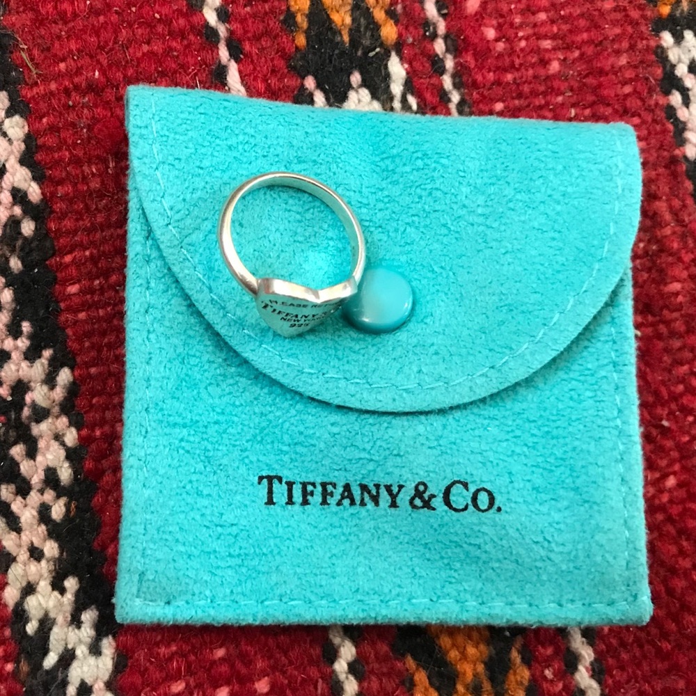 “Please Return to Tiffany & Co”silver heart ring